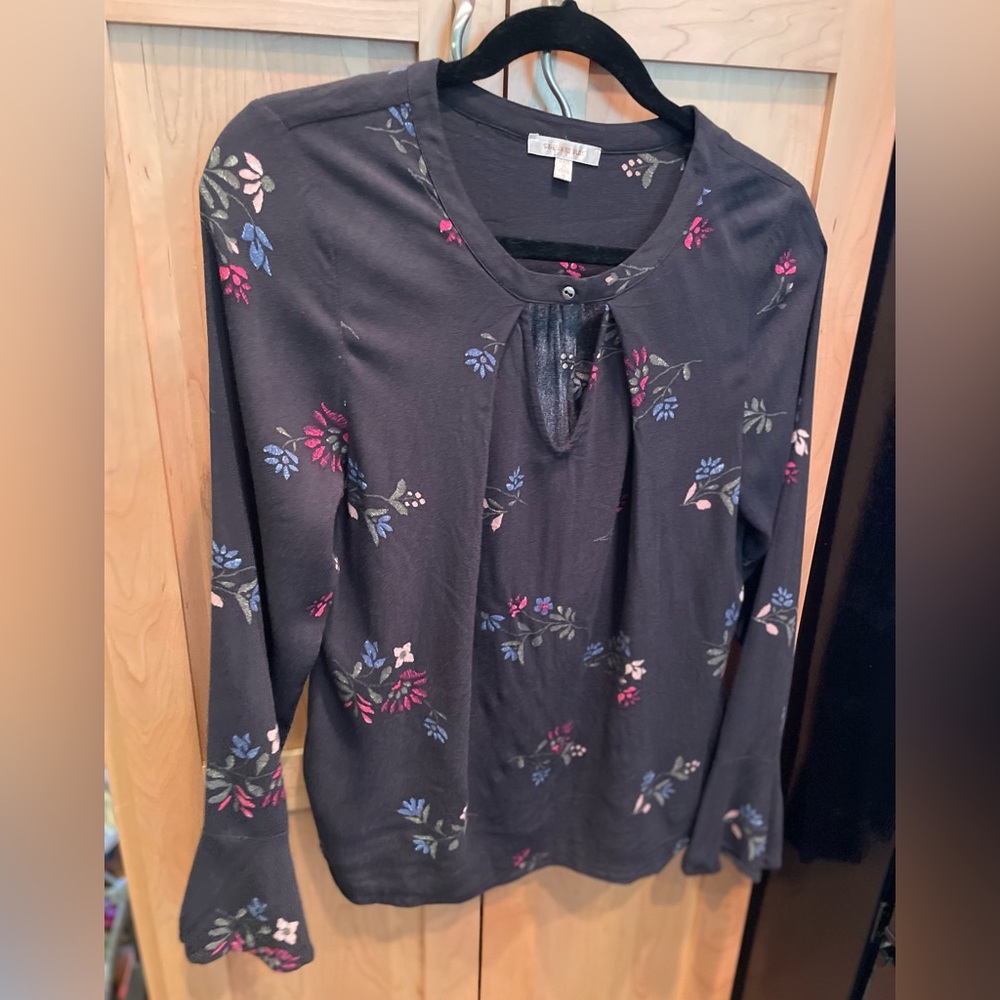 Skies are Blue Floral Top sz Small